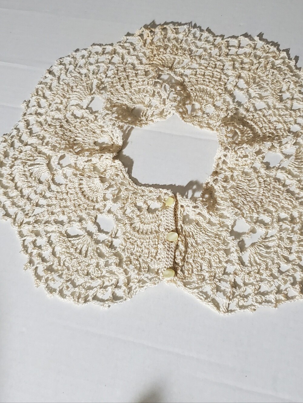 Crocheted Lace Collar*Beige*Vintage Victorian Look*Detachable*Button Closure*C8